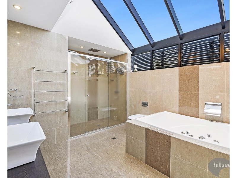 24 Daru Avenue, Runaway Bay QLD 4216