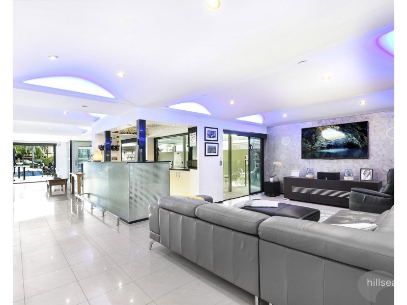24 Daru Avenue, Runaway Bay QLD 4216