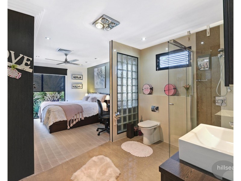 24 Daru Avenue, Runaway Bay QLD 4216