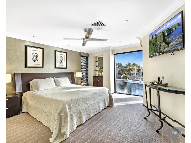 24 Daru Avenue, Runaway Bay QLD 4216