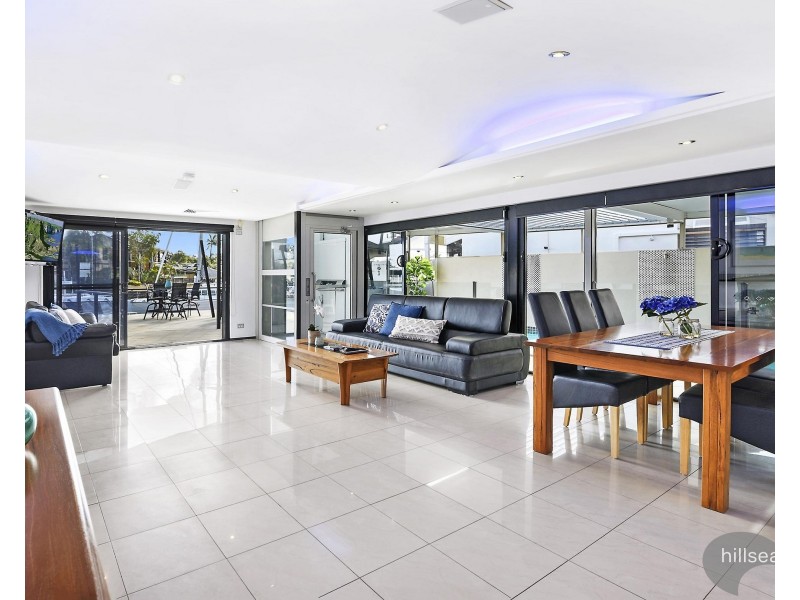 24 Daru Avenue, Runaway Bay QLD 4216
