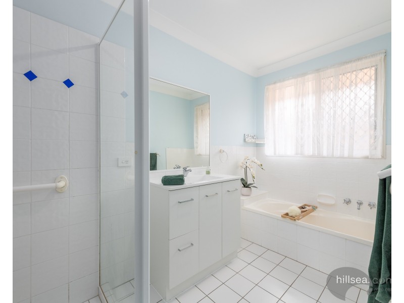 1/9 Riccarton Place, Labrador QLD 4215