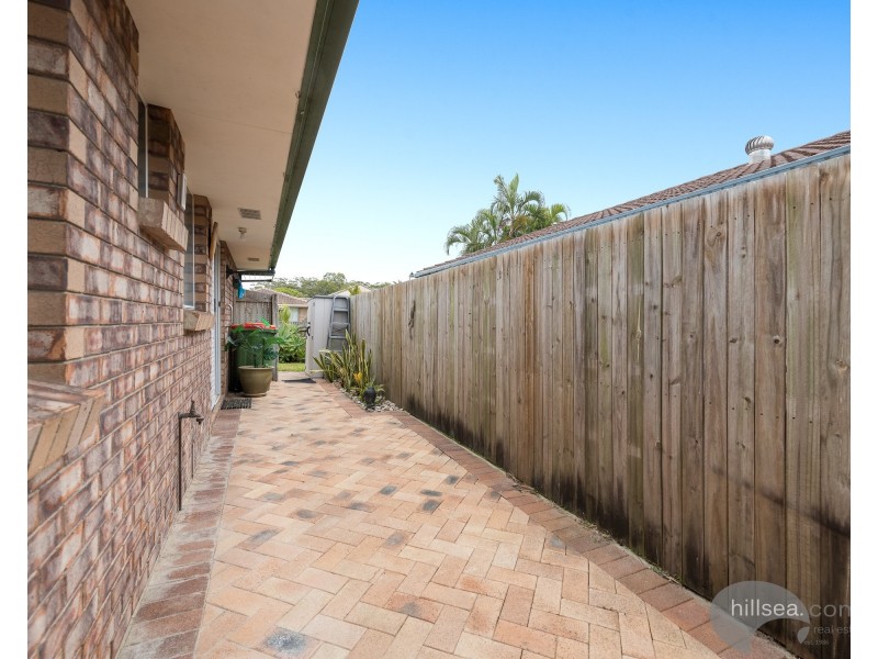 1/9 Riccarton Place, Labrador QLD 4215