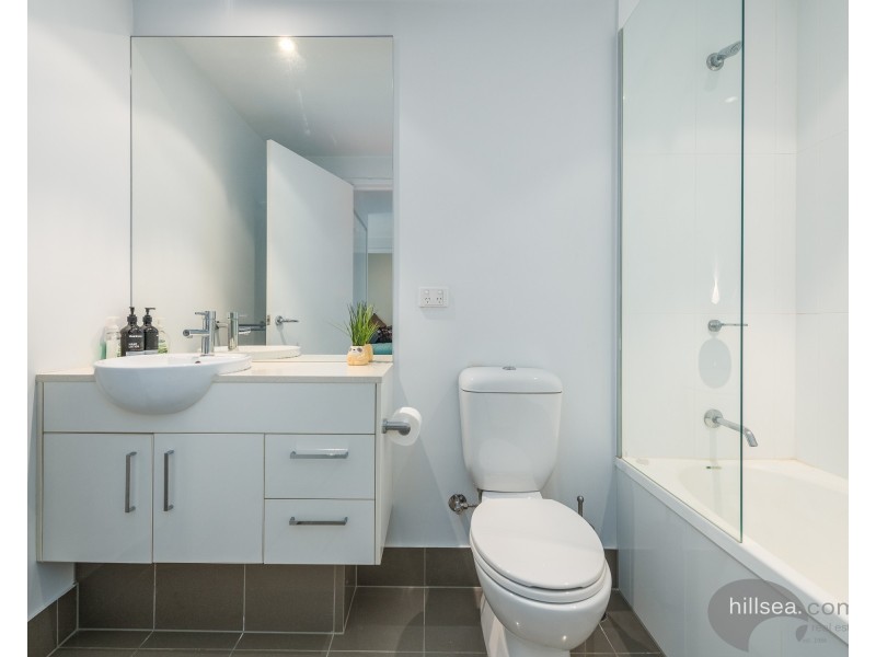 203/3 Compass Drive, Biggera Waters QLD 4216