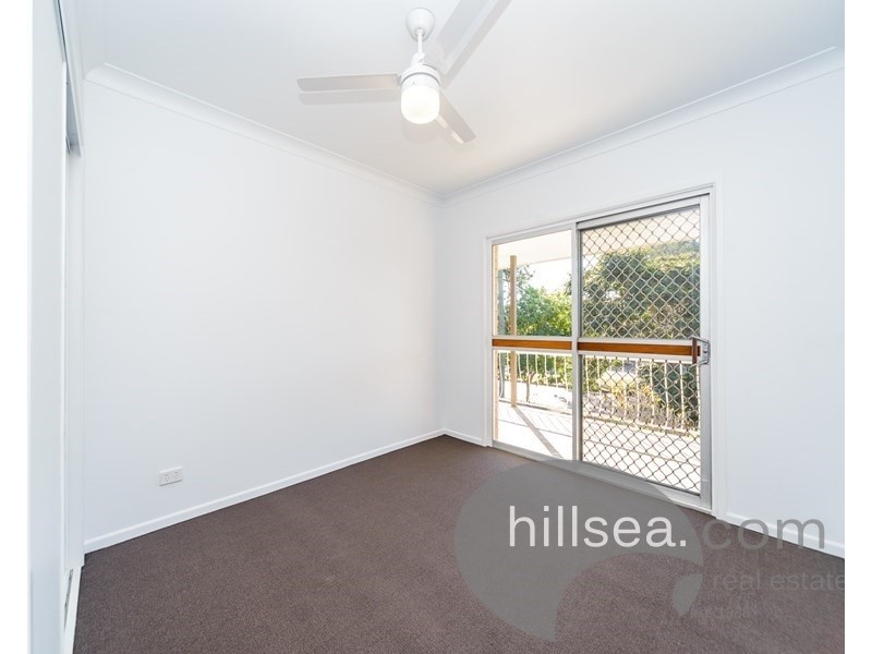 4 Falkinder Avenue, Paradise Point QLD 4216