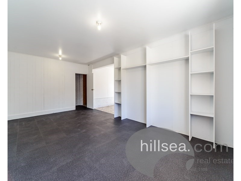 4 Falkinder Avenue, Paradise Point QLD 4216