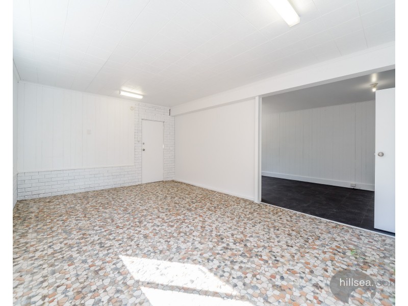 4 Falkinder Avenue, Paradise Point QLD 4216