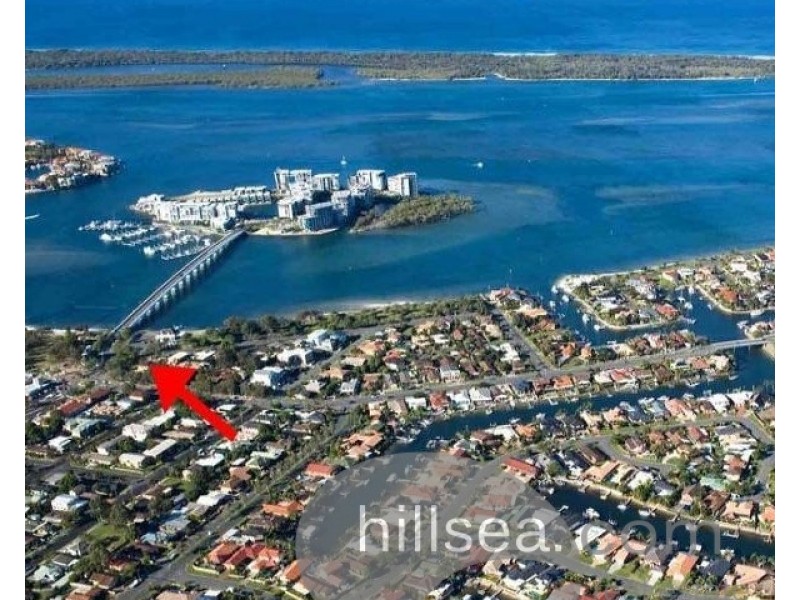 4 Falkinder Avenue, Paradise Point QLD 4216