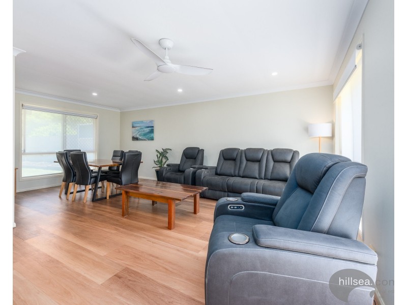 8 Cootharaba Drive, Helensvale QLD 4212