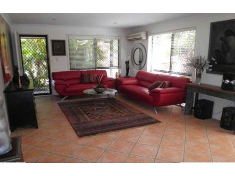 1/19 Nina Parade, Arundel QLD 4214