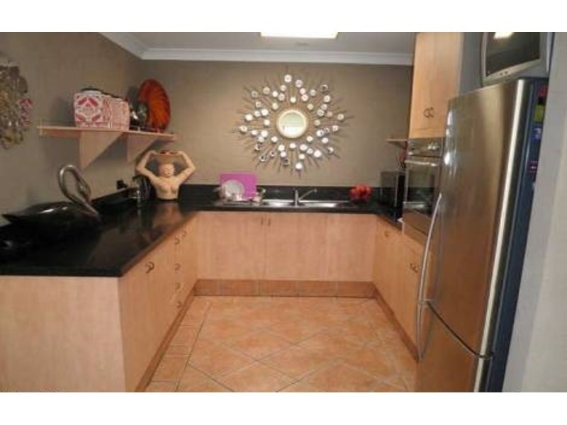 1/19 Nina Parade, Arundel QLD 4214