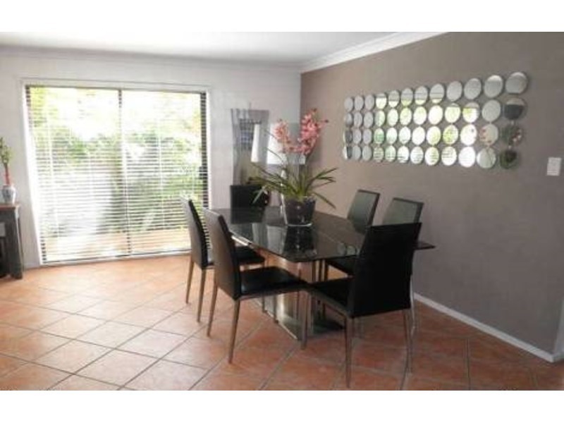 1/19 Nina Parade, Arundel QLD 4214