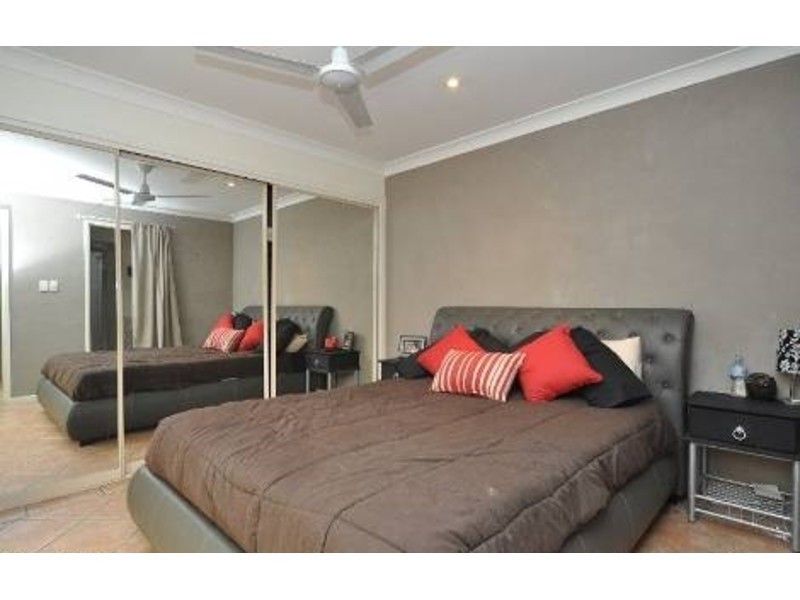 1/19 Nina Parade, Arundel QLD 4214