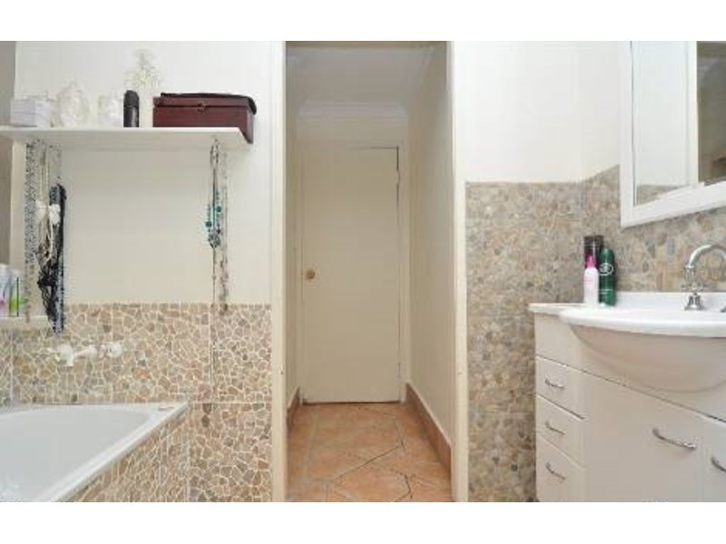 1/19 Nina Parade, Arundel QLD 4214