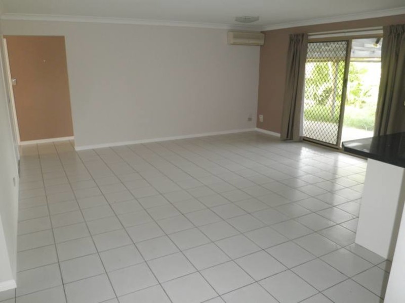 76 Open Drive, Arundel QLD 4214