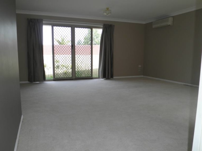 76 Open Drive, Arundel QLD 4214