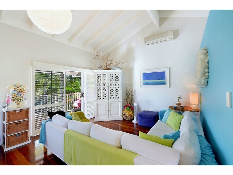 12 Donald Avenue, Paradise Point QLD 4216