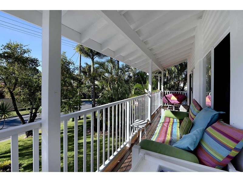 12 Donald Avenue, Paradise Point QLD 4216