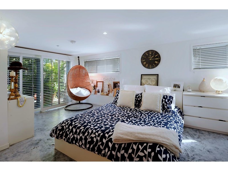 12 Donald Avenue, Paradise Point QLD 4216