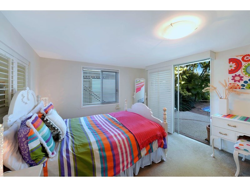 12 Donald Avenue, Paradise Point QLD 4216