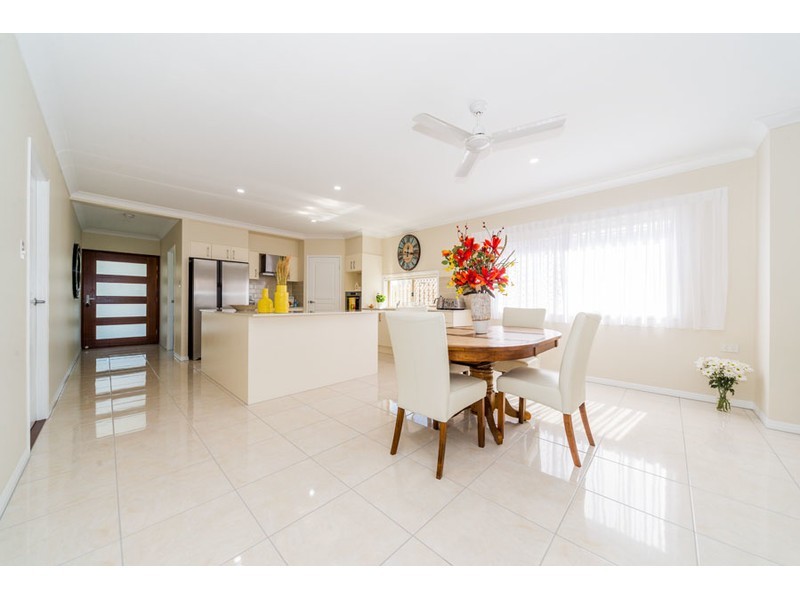 41 Azure Way, Hope Island QLD 4212