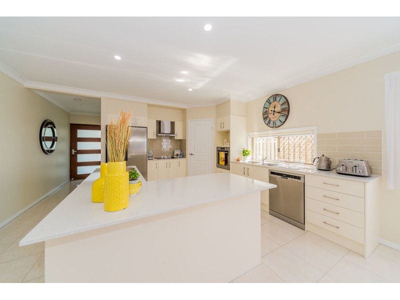 41 Azure Way, Hope Island QLD 4212
