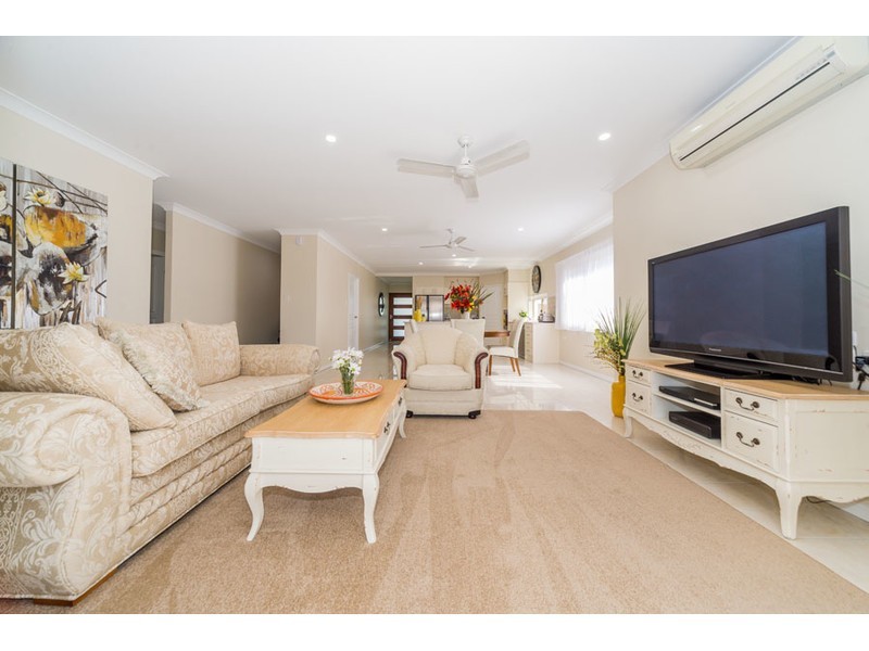 41 Azure Way, Hope Island QLD 4212