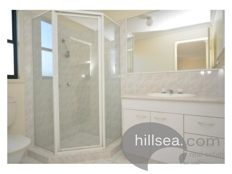 2/104 Greenacre Drive, Parkwood QLD 4214