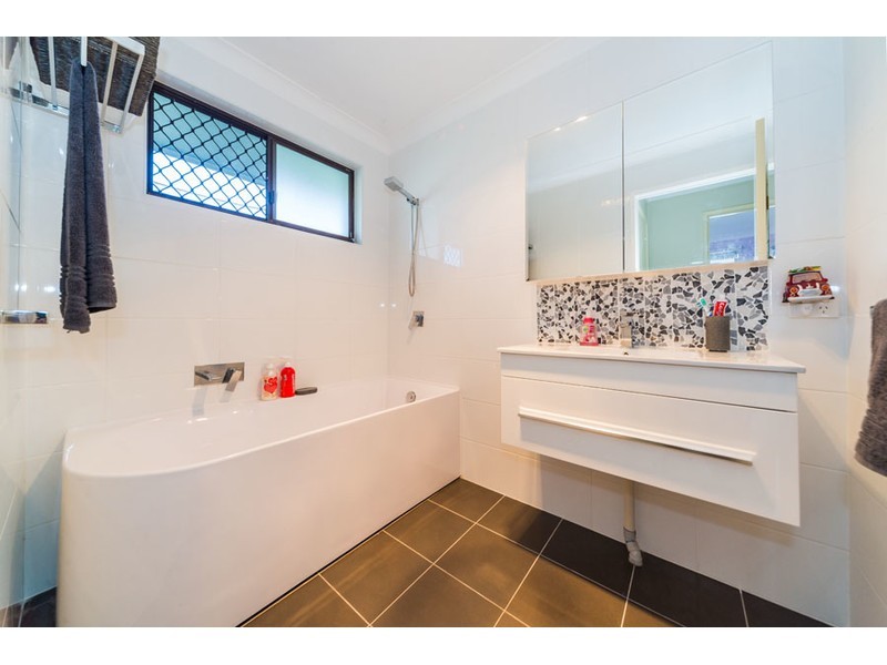 16 Menindee Avenue, Coombabah QLD 4216