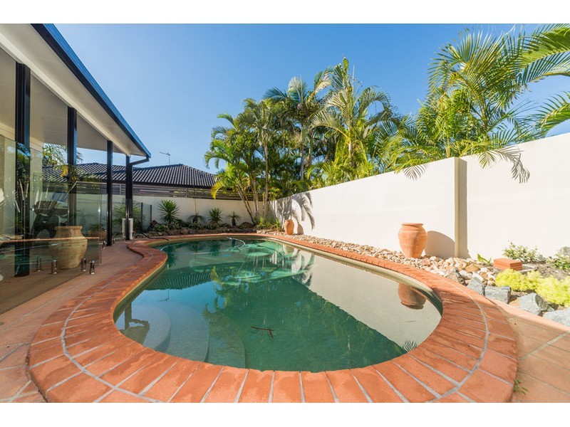 8 Serenity Boulevard, Helensvale QLD 4212