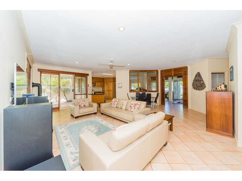 8 Serenity Boulevard, Helensvale QLD 4212