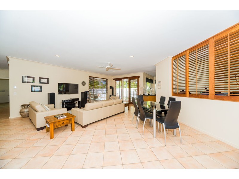 8 Serenity Boulevard, Helensvale QLD 4212