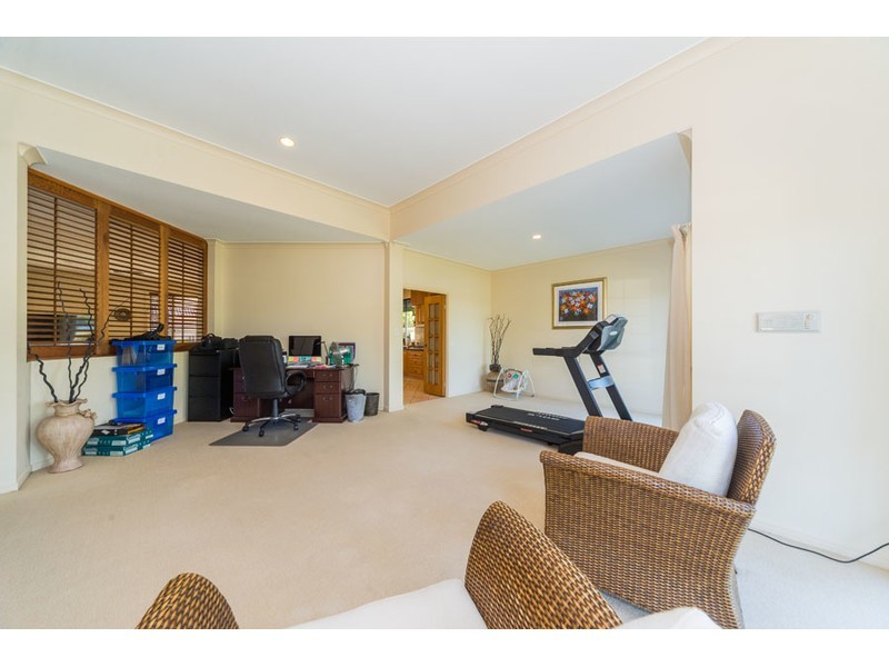 8 Serenity Boulevard, Helensvale QLD 4212