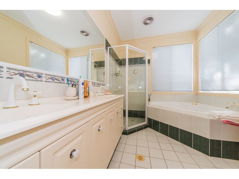 8 Serenity Boulevard, Helensvale QLD 4212