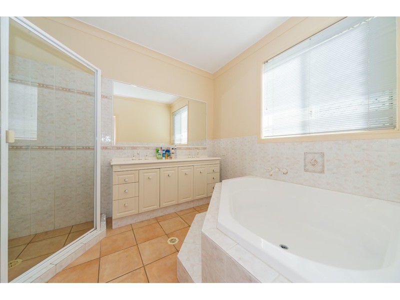 8 Serenity Boulevard, Helensvale QLD 4212