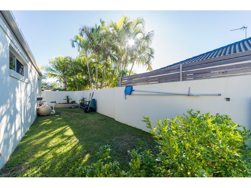 8 Serenity Boulevard, Helensvale QLD 4212