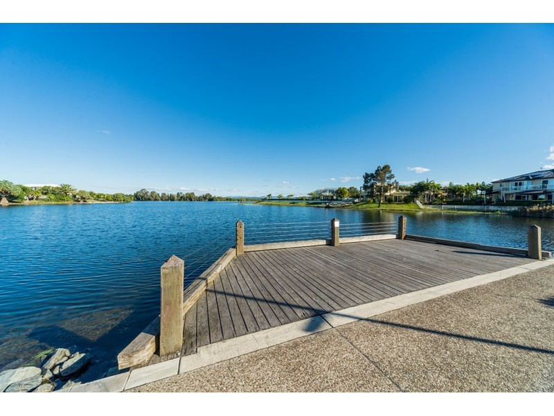 8 Serenity Boulevard, Helensvale QLD 4212