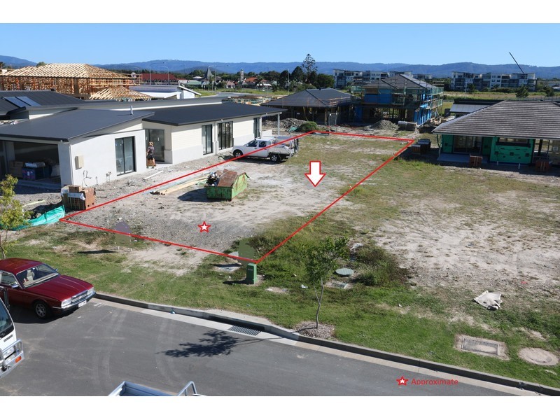 8 Benetti Crescent, Hope Island QLD 4212