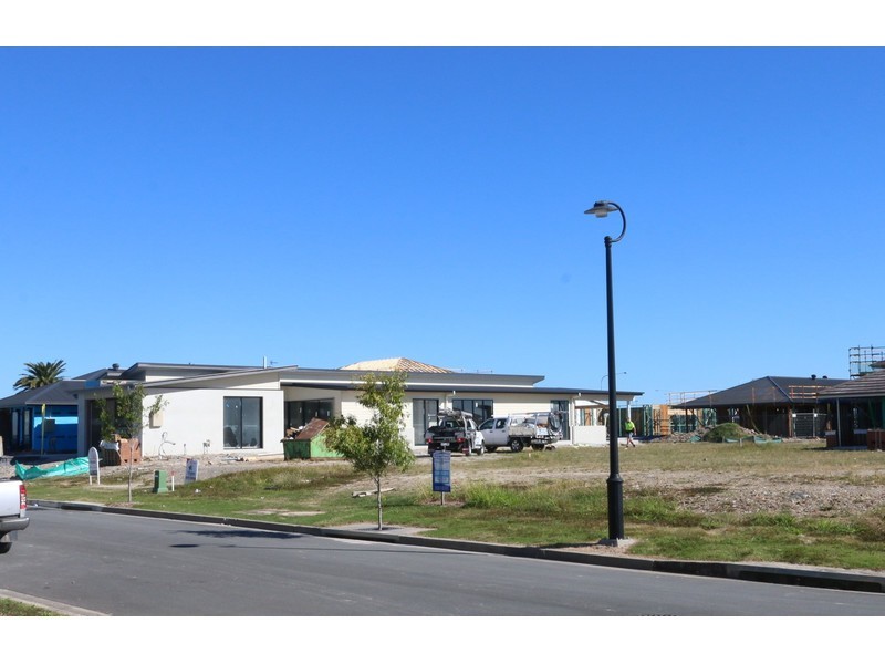 8 Benetti Crescent, Hope Island QLD 4212