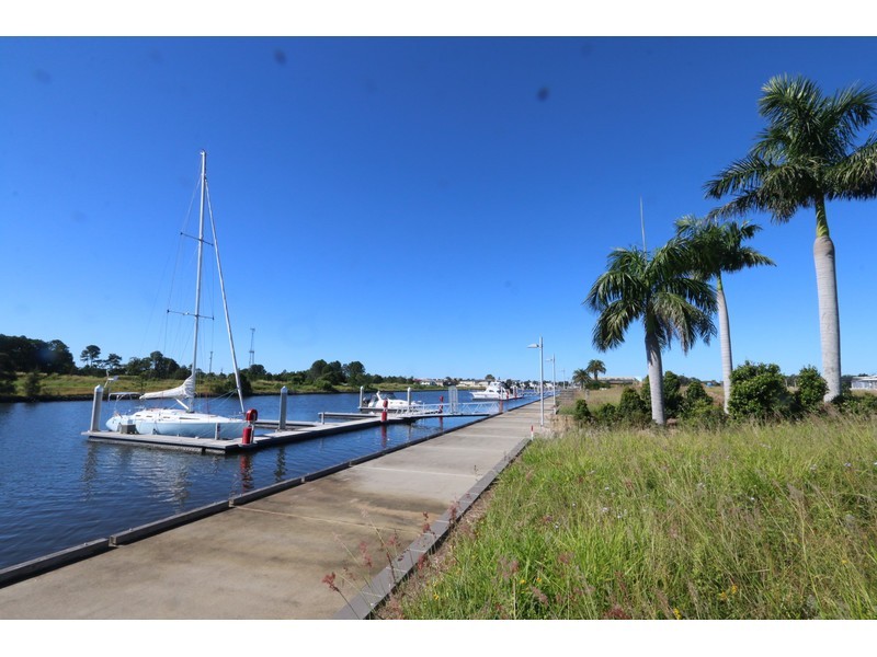 8 Benetti Crescent, Hope Island QLD 4212
