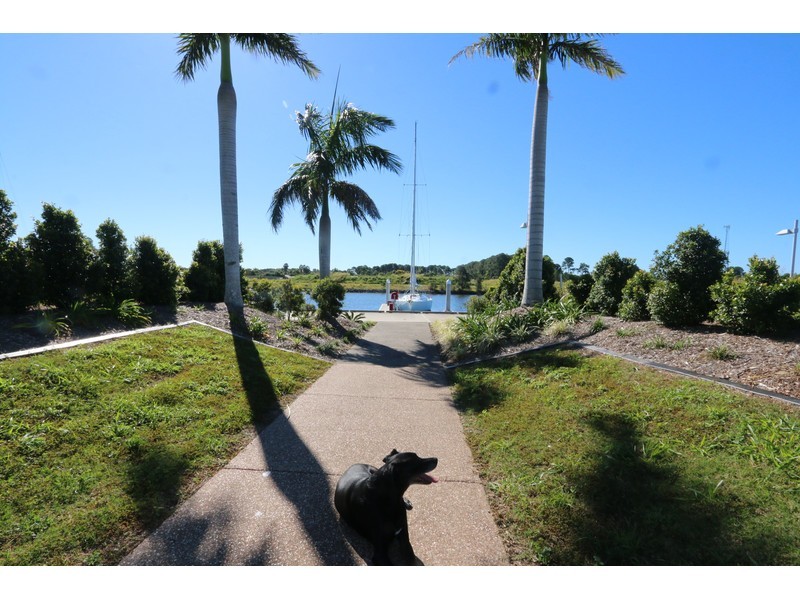8 Benetti Crescent, Hope Island QLD 4212