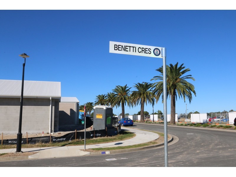 8 Benetti Crescent, Hope Island QLD 4212