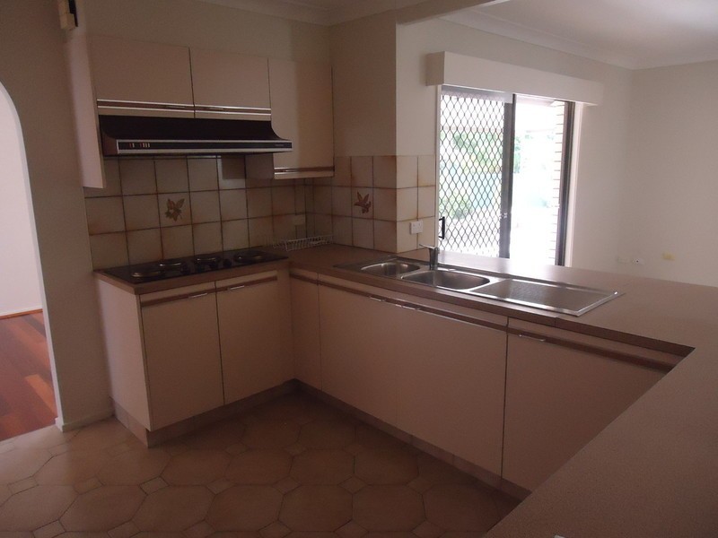 72 Parkes Drive, Helensvale QLD 4212