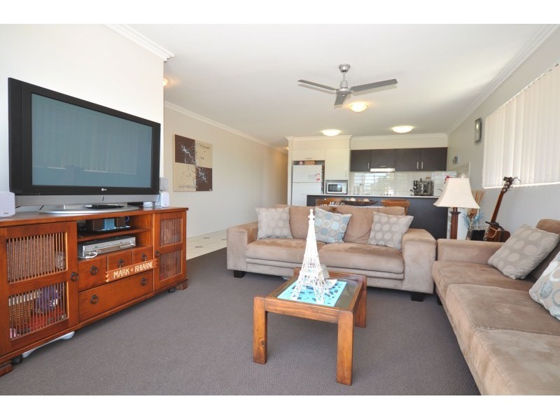 13/8 Proud Street, Labrador QLD 4215