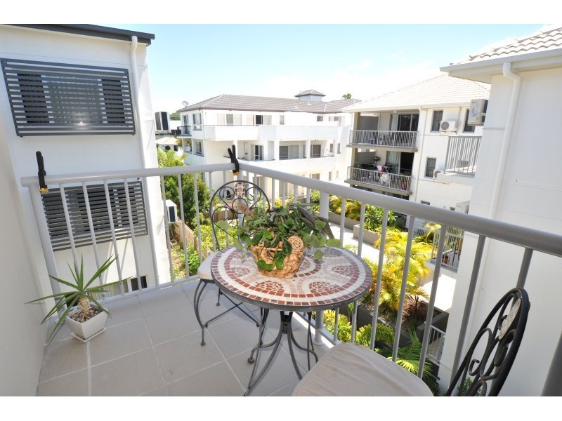 13/8 Proud Street, Labrador QLD 4215