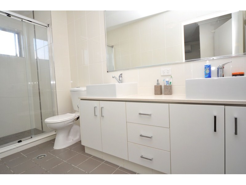 13/8 Proud Street, Labrador QLD 4215