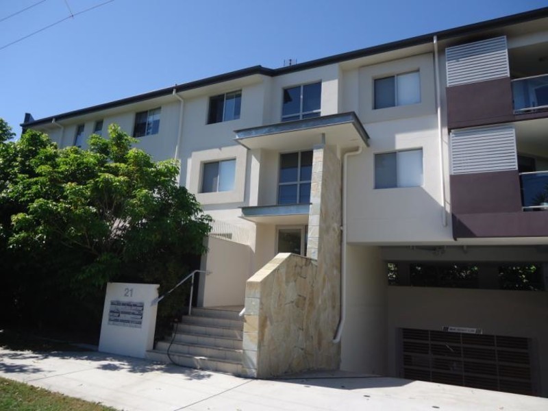 4/32 Parker Street, Labrador QLD 4215