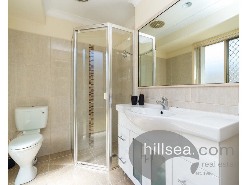 22 Oak Hill Crescent, Parkwood QLD 4214