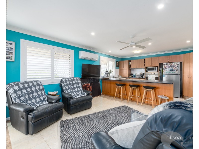 2/5 Errol Avenue, Paradise Point QLD 4216