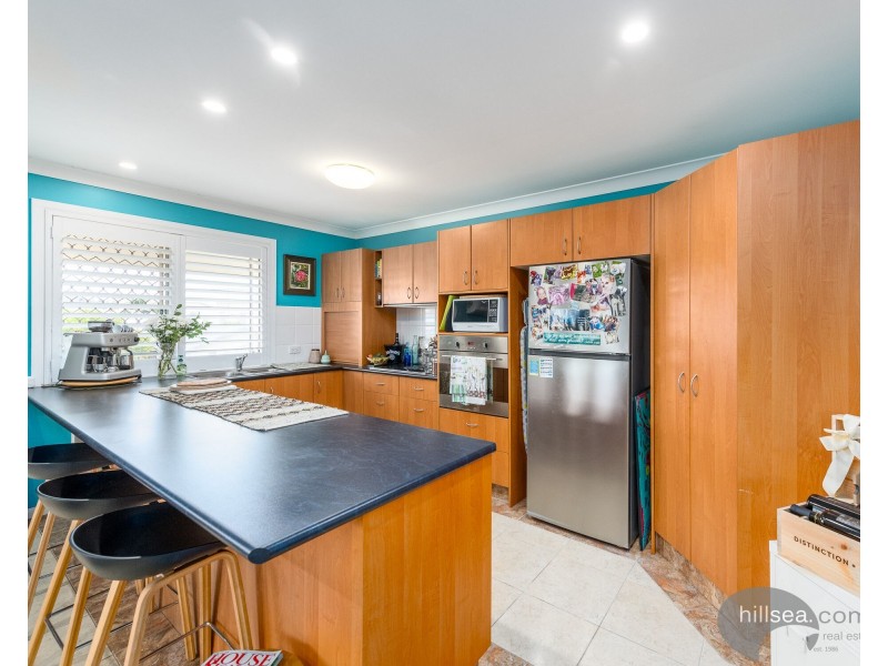 2/5 Errol Avenue, Paradise Point QLD 4216